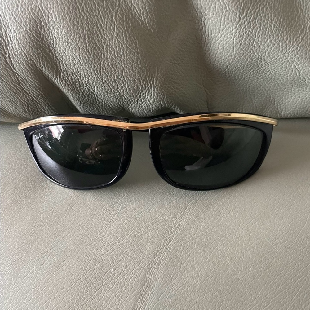 VINTAGE BAUSCH & LOMB RAY BAN 1980’s RETRO STYLE SUNGLASSES